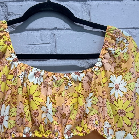 NWOT Floral Print Women's Blouse in Pellow size M - Picture 7 of 10